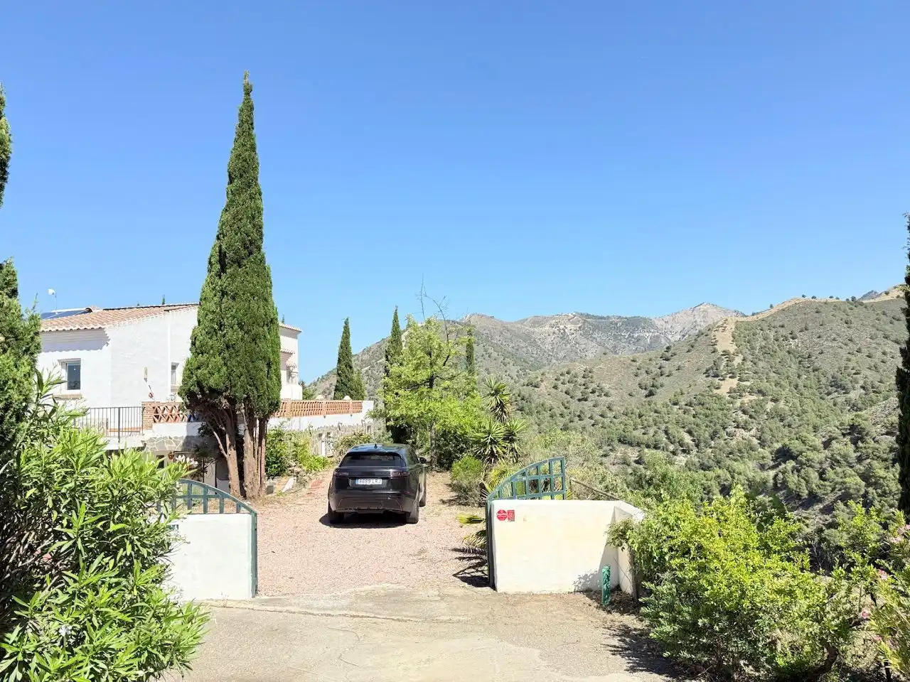 Vista exterior de Casa o xalet en venda en Frigiliana amb Aire condicionat, Calefacció i Jardí privat