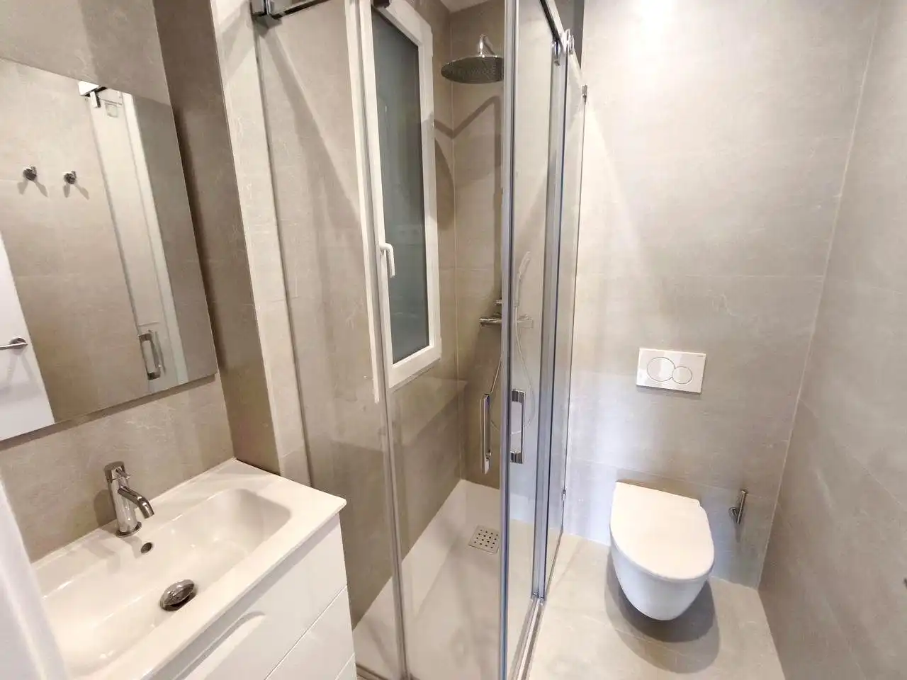 Bathroom of Flat for rent in Barrio de Salamanca