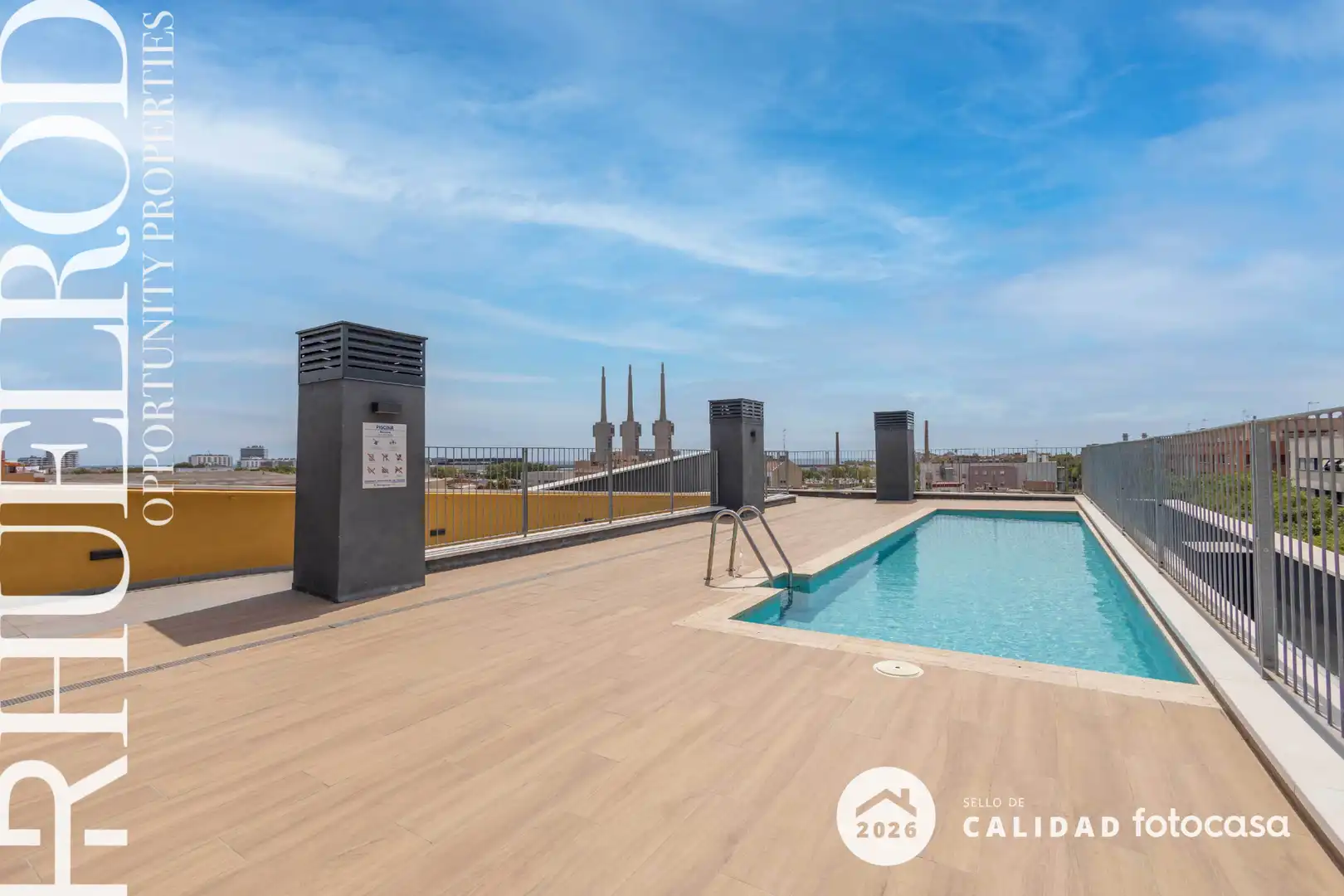 Piscina de Piso en venta en Badalona con Calefacción, Parquet y Trastero