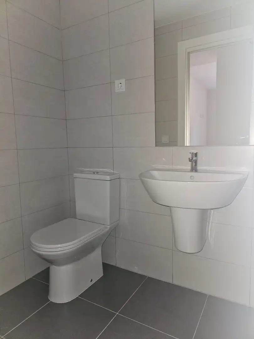 Bathroom of Ground floor for sale in Benalmádena  with Air Conditioner, Terrace and Community pool