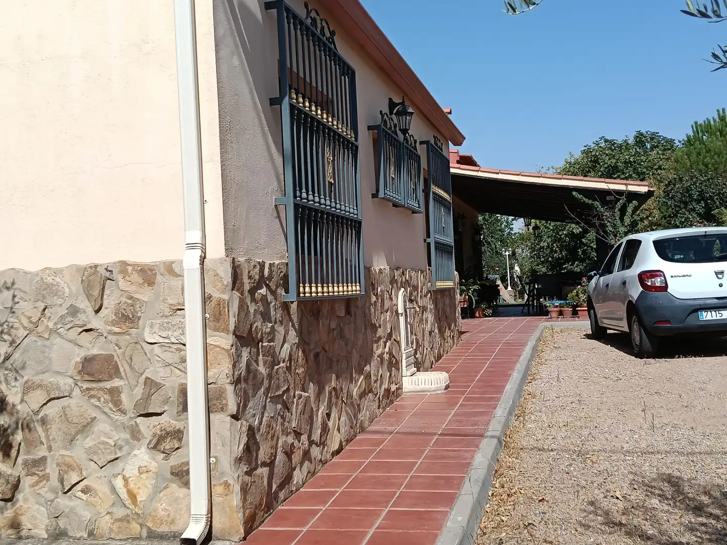 Vista exterior de Casa o xalet en venda en Almendralejo amb Aire condicionat, Calefacció i Jardí privat