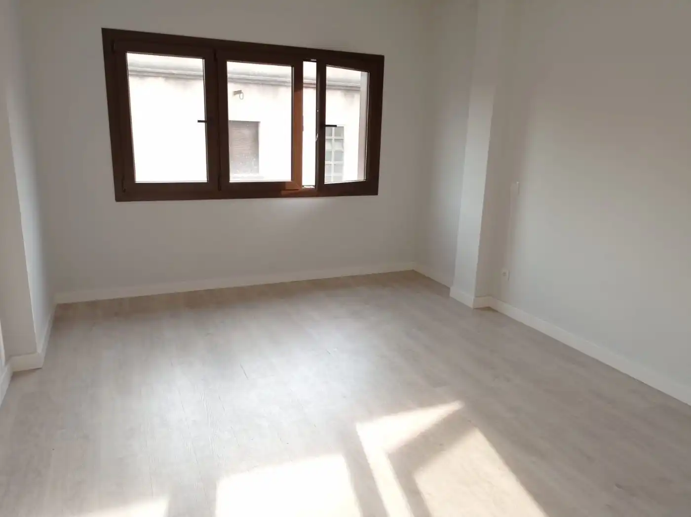 Dormitori de Apartament de lloguer en Girona amb Aire condicionat, Calefacció i Parquet
