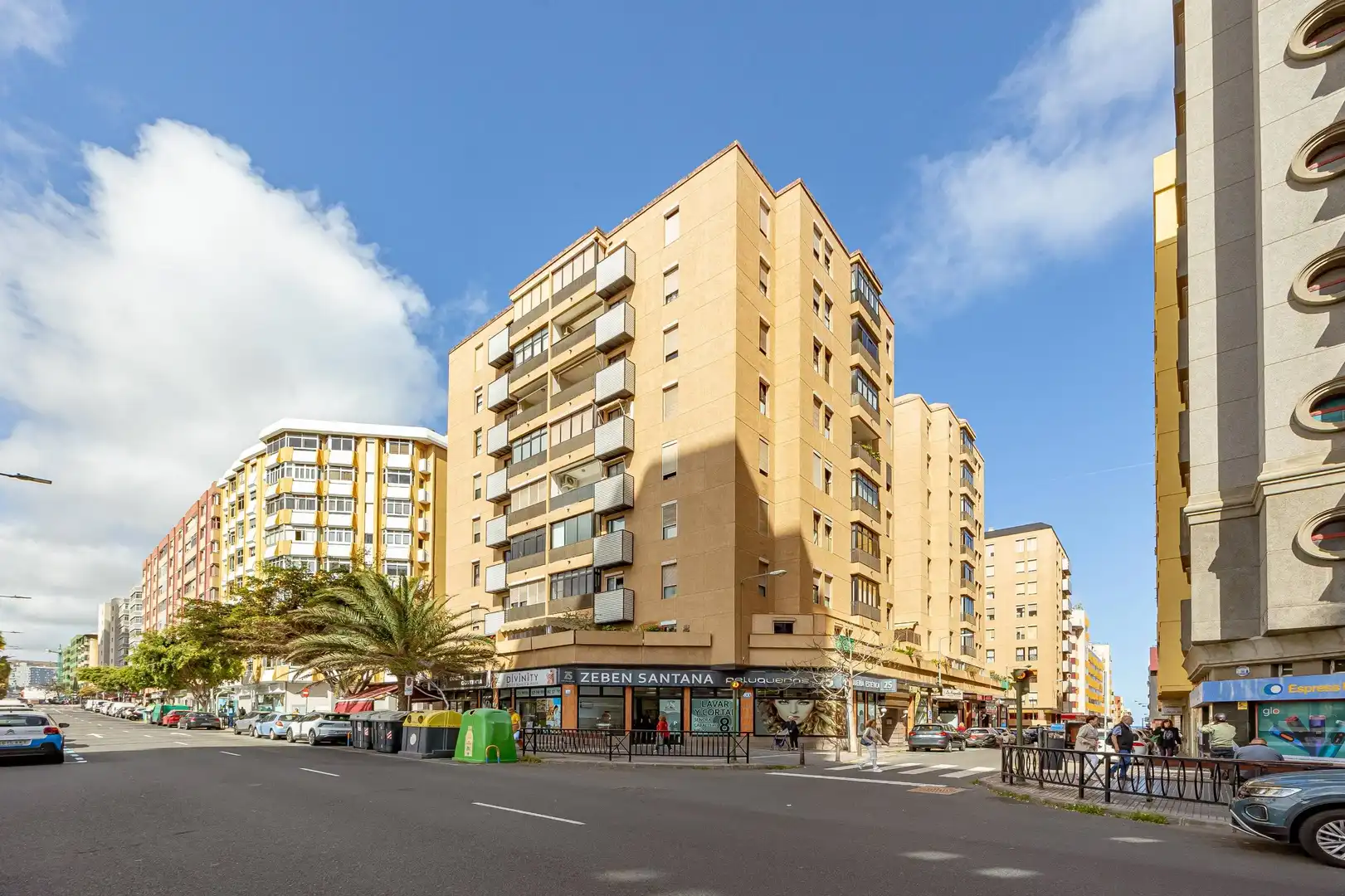 Außenansicht von Wohnung zum Verkauf in Las Palmas de Gran Canaria mit Abstellraum und Balkon