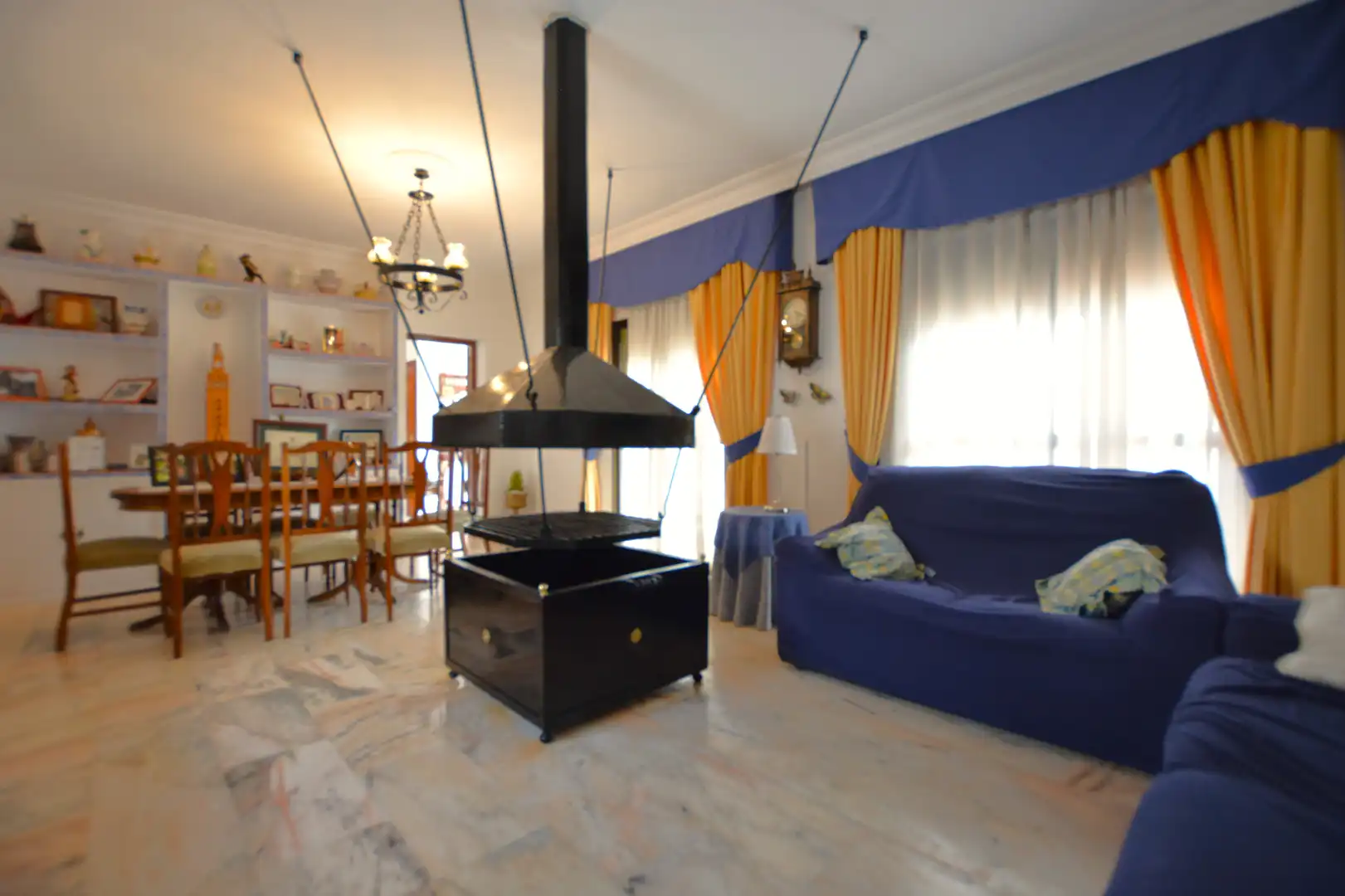 Sala de estar de Casa o chalet en venta en Bormujos con Aire acondicionado, Calefacción y Jardín privado