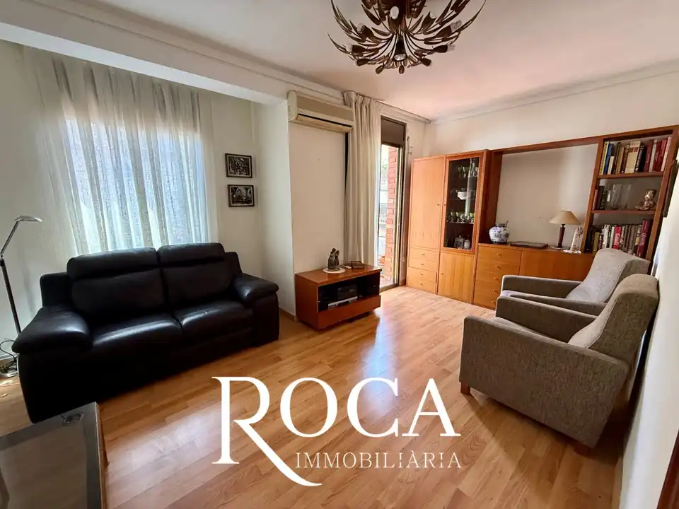 Sala d'estar de Pis en venda en Barcelona amb Aire condicionat, Calefacció i Parquet