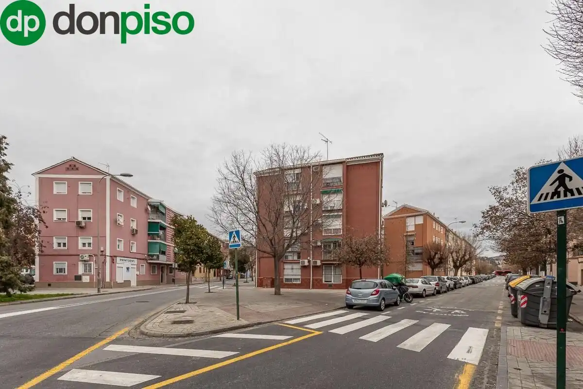 Vista exterior de Piso en venta en Granada con Aire acondicionado