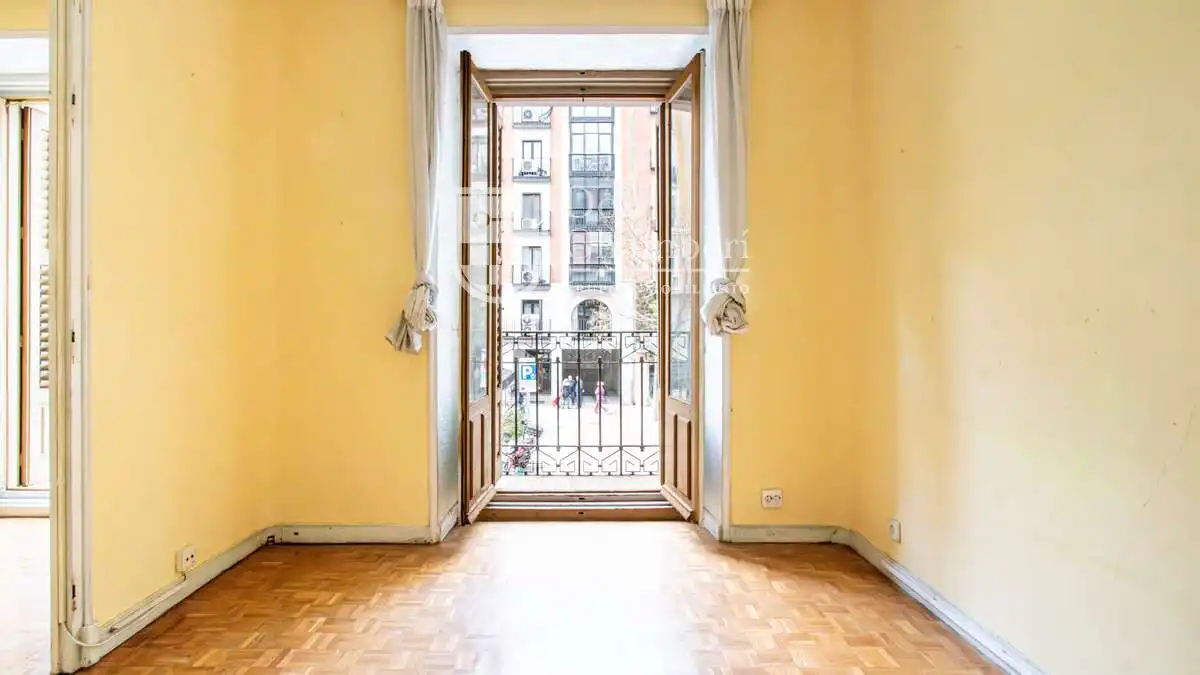 Bedroom of Flat for sale in Madrid  with Heating, Storage room and Balcony