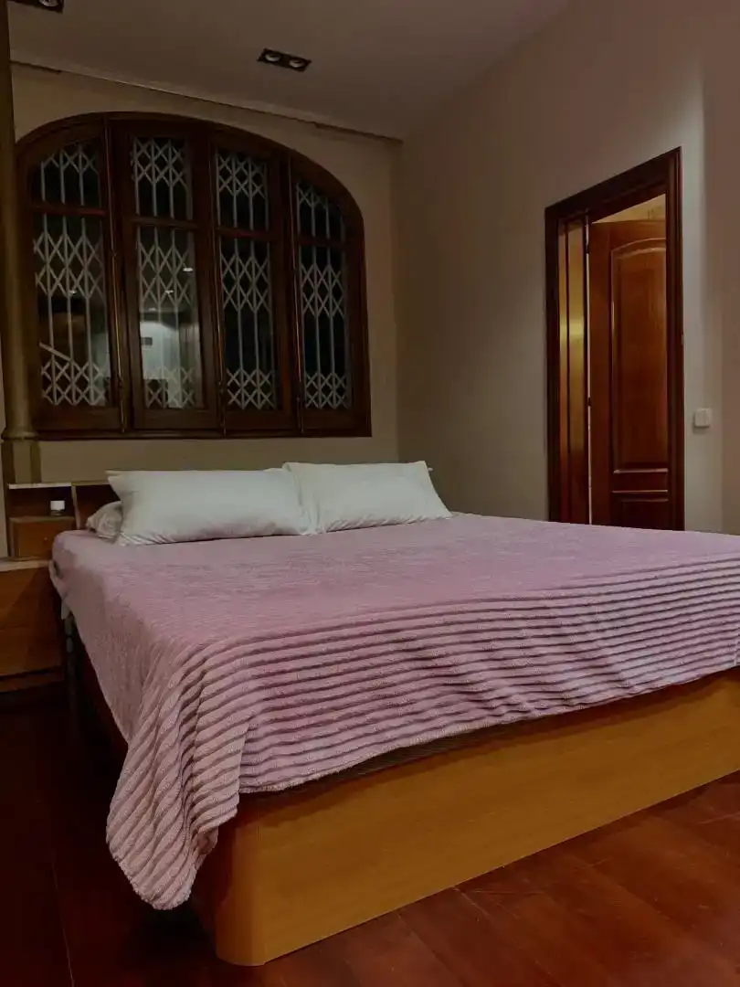 Bedroom of Flat for share in Barcelona  with Air Conditioner, Parquet flooring and Furnished