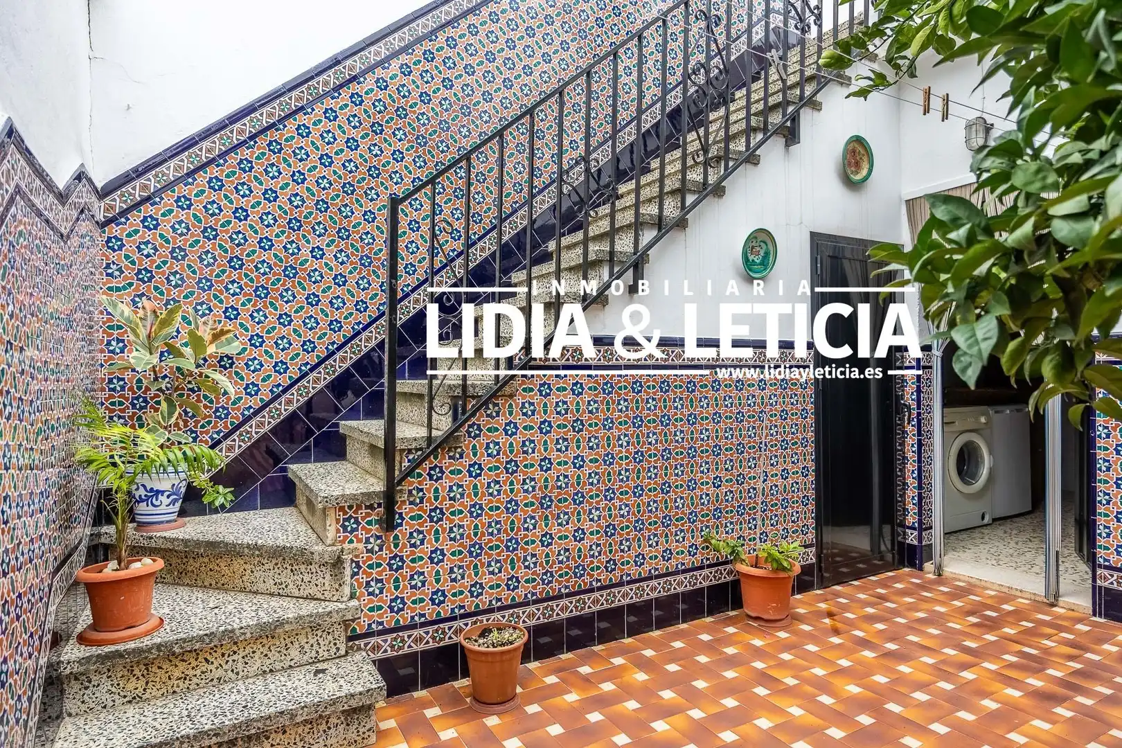 Vista exterior de Casa o xalet en venda en Alcalá de Guadaira amb Aire condicionat, Jardí privat i Terrassa