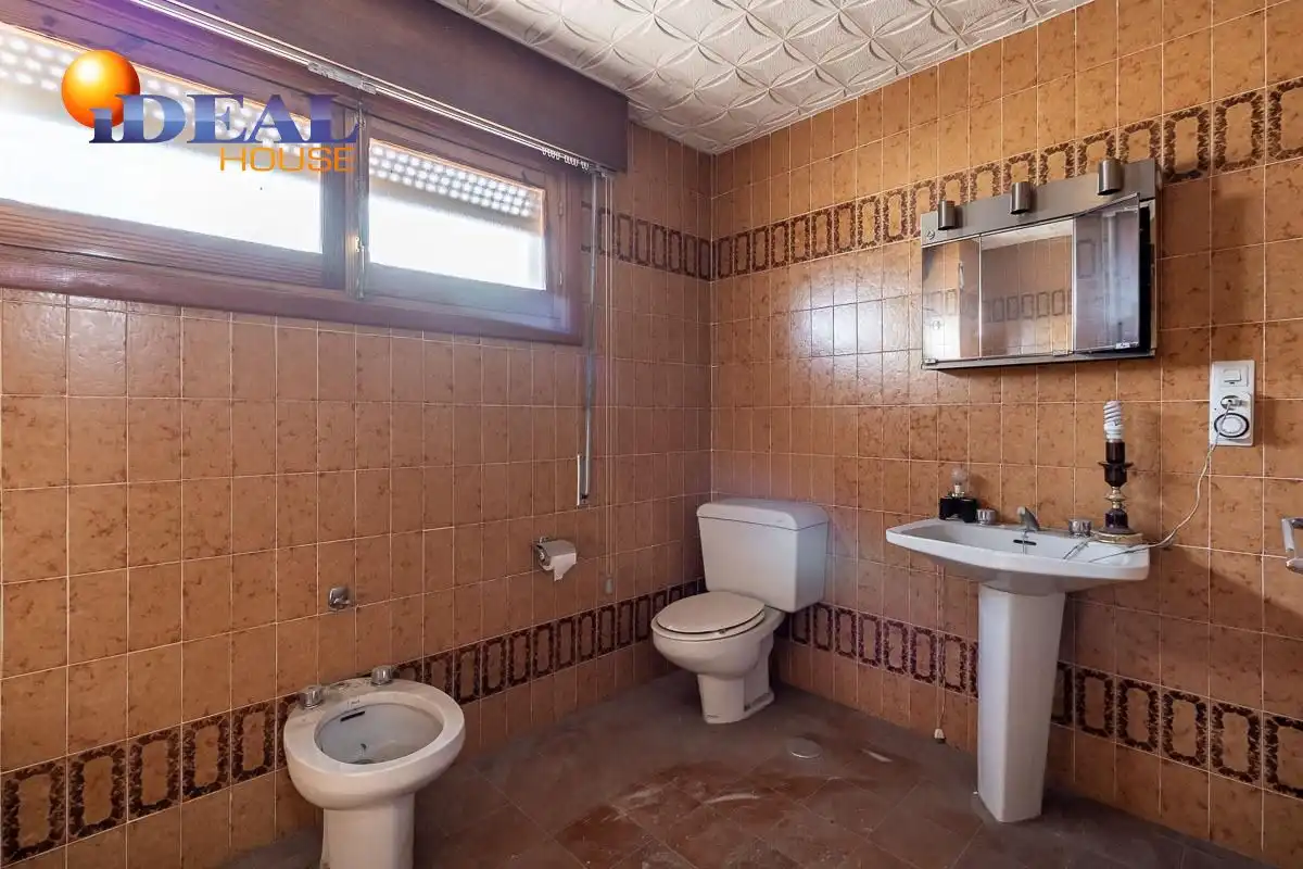 Casa rústica amb piscina en venda a Santa Fe, imagen 24