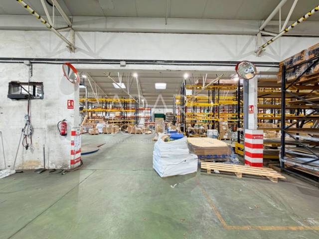 Nave industrial en Venta en Calle Torrejón en Barrio de las Fronteras