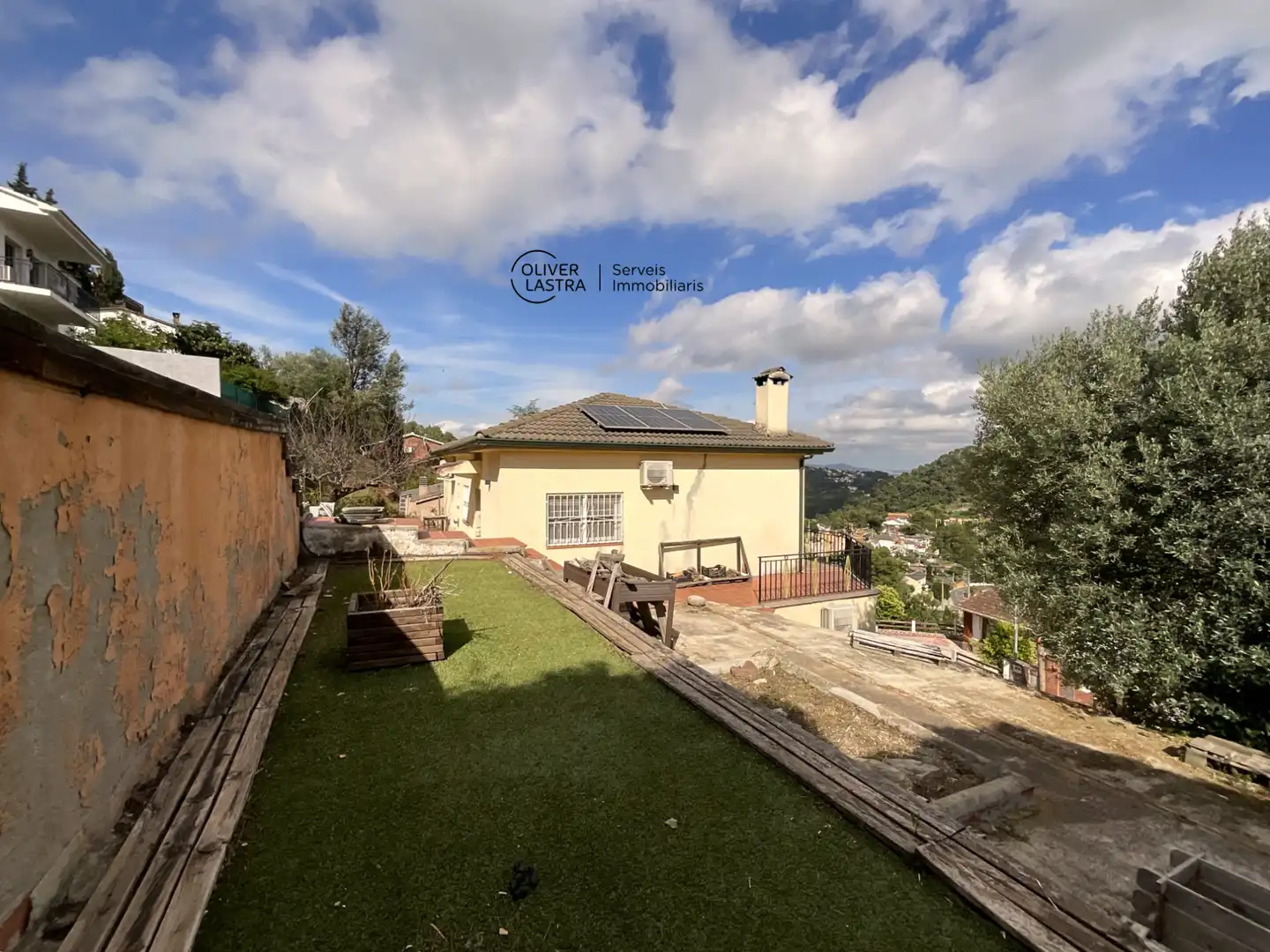 Vista exterior de Casa o chalet en venta en Corbera de Llobregat con Aire acondicionado, Jardín privado y Parquet