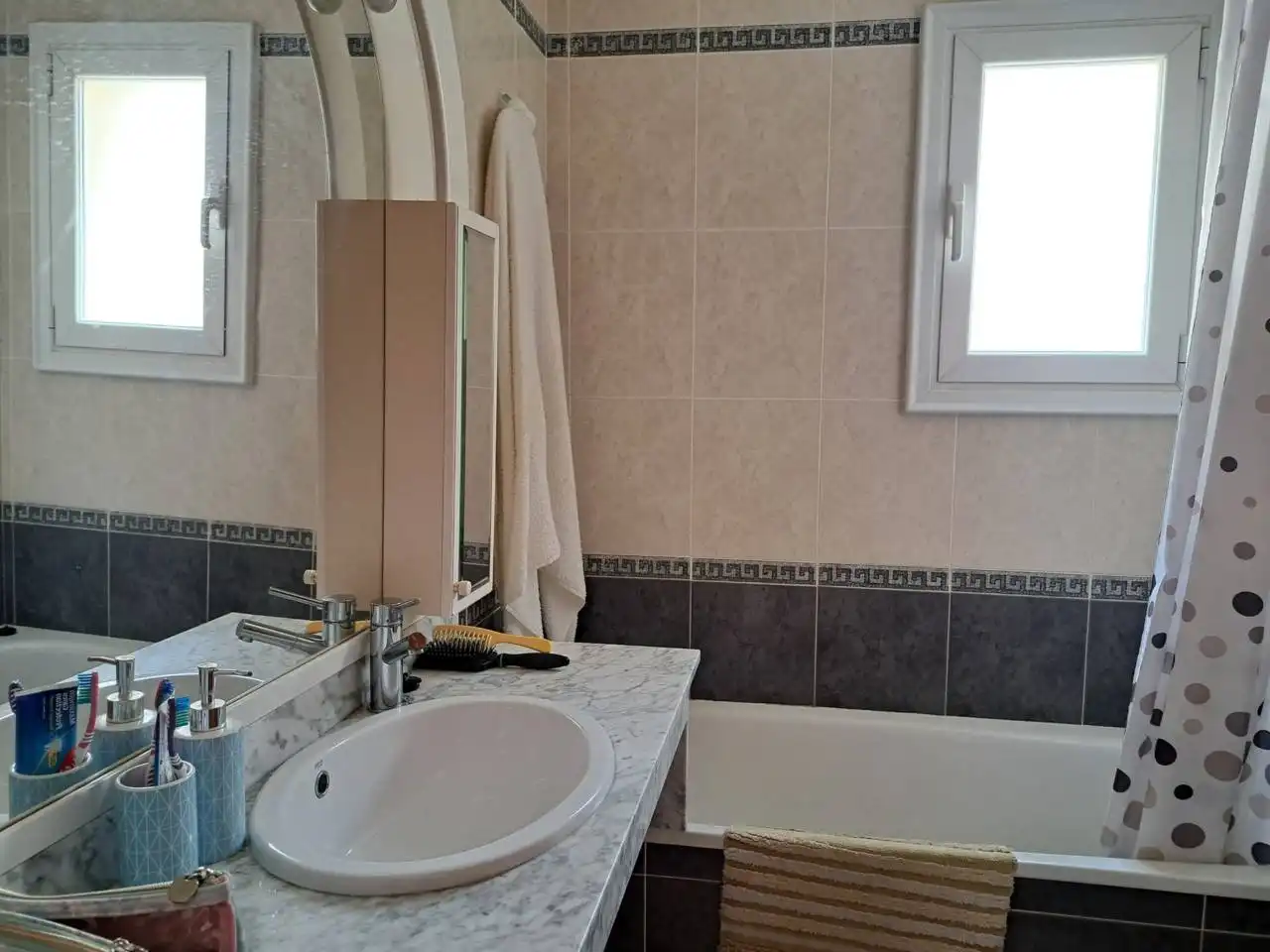 Badezimmer von Haus oder Chalet zur Miete in Vilanova i la Geltrú mit Klimaanlage, Heizung und Privatgarten