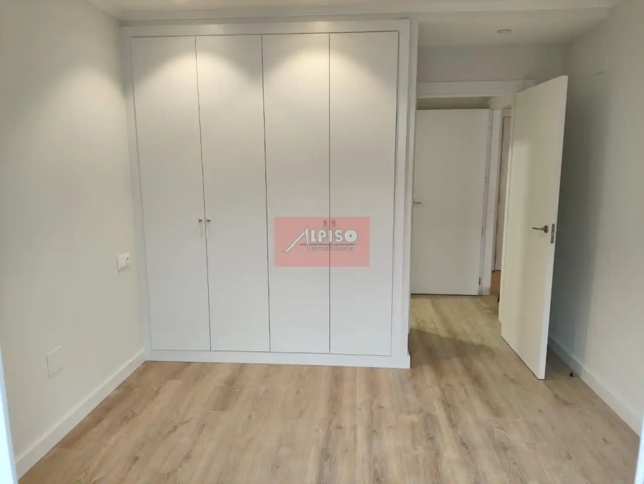 Dormitori de Apartament de lloguer en Ourense Capital  amb Calefacció i Balcó