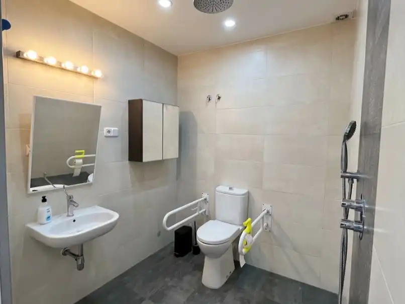 Bathroom of Office for rent in Getafe  with Air Conditioner, Heating and Furnished