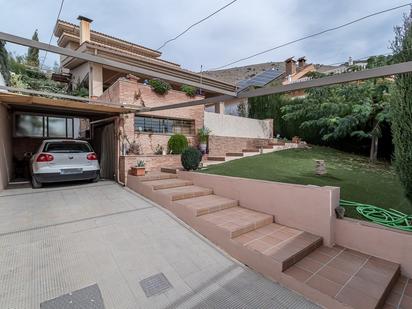 Vista exterior de Casa o xalet en venda en Alfacar amb Aire condicionat, Terrassa i Piscina