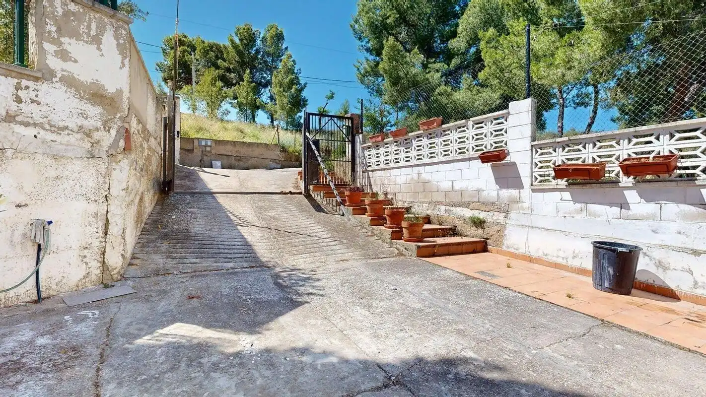 Vista exterior de Casa o xalet en venda en Cuarte de Huerva amb Aire condicionat, Jardí privat i Terrassa