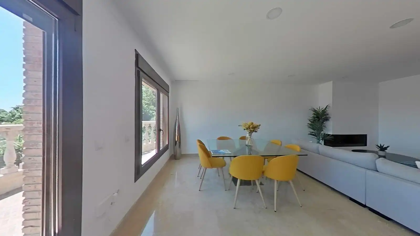 Menjador de Casa o xalet en venda en Benalmádena amb Aire condicionat, Jardí privat i Terrassa