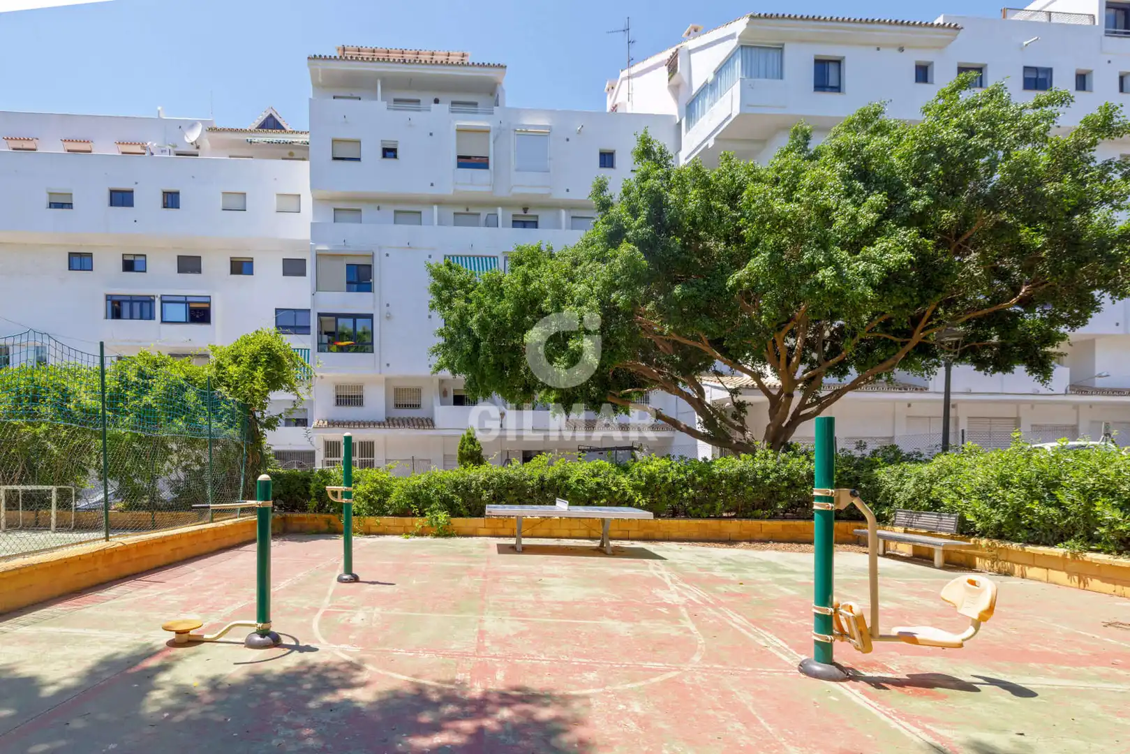 Vista exterior de Dúplex en venda en Estepona amb Calefacció, Traster i Piscina