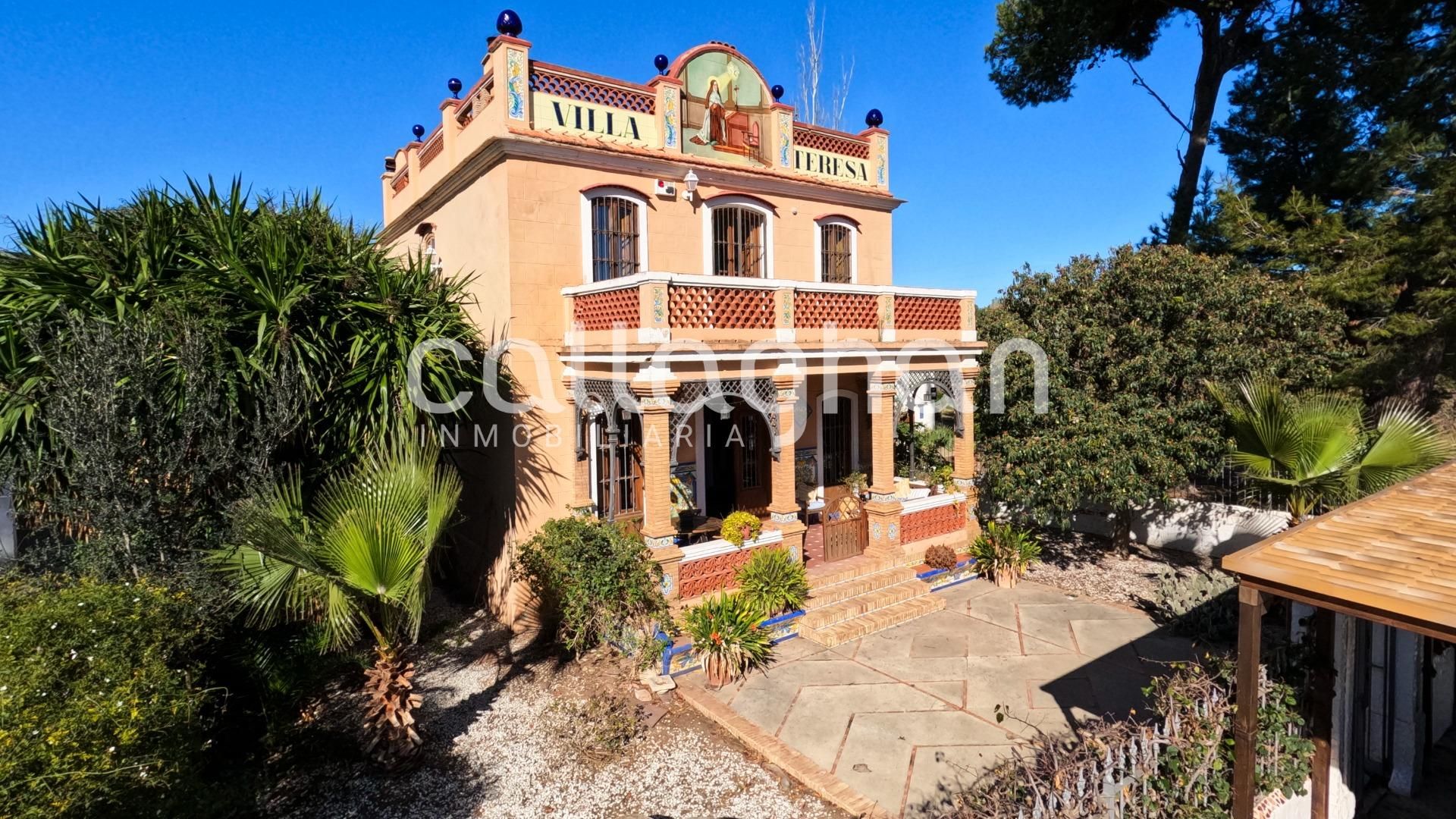 Exterior view of House or chalet for sale in Manises  with Air Conditioner, Private garden and Terrace