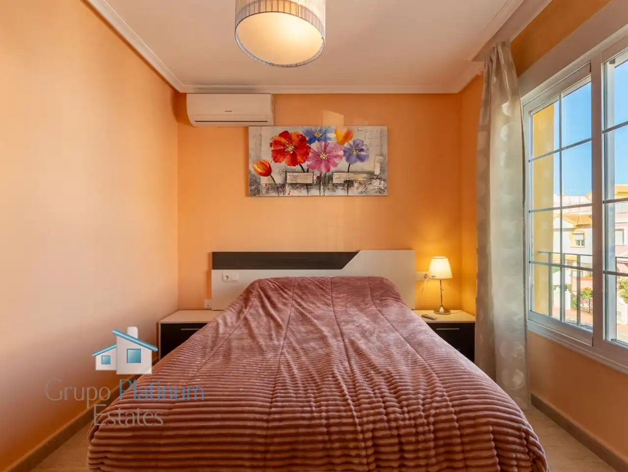 Schlafzimmer von Einfamilien-Reihenhaus zum Verkauf in Pulpí mit Klimaanlage, Privatgarten und Schwimmbad