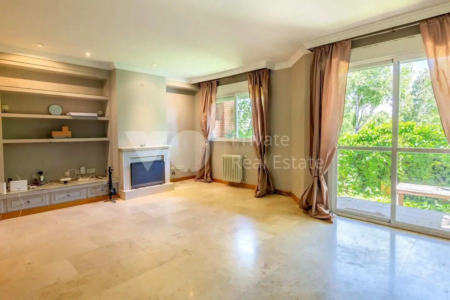 Sala de estar de Casa adosada en venta en Las Rozas de Madrid con Aire acondicionado, Calefacción y Jardín privado