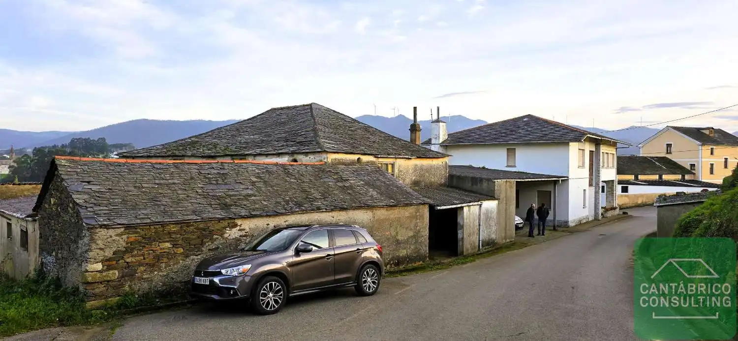 Außenansicht von Haus oder Chalet zum Verkauf in Navia mit Heizung