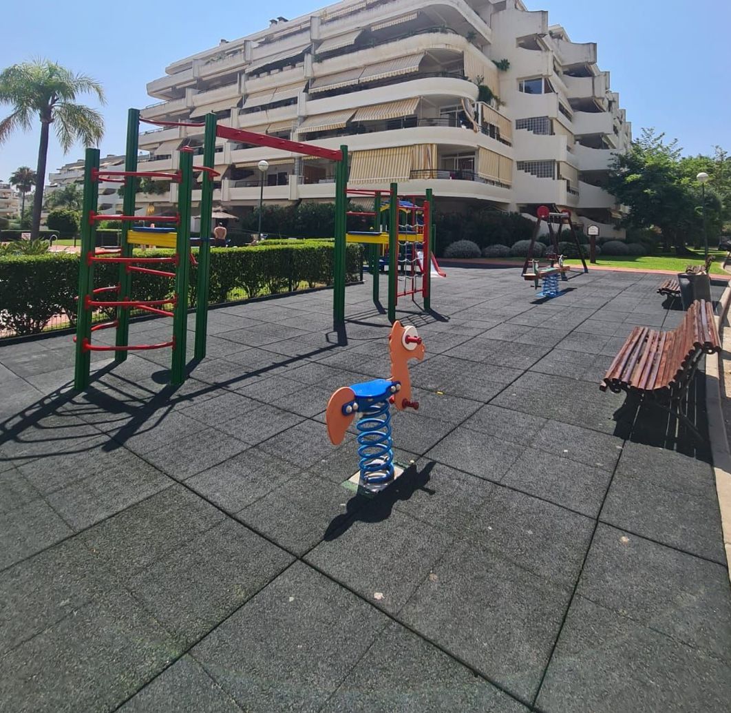 Parking de Piso en venta en Marbella con Terraza, Amueblado y Horno