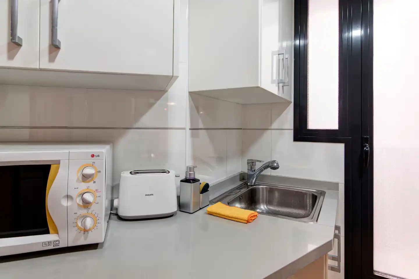 Flat for rent in Calle Santa Ángela de la Cruz, Encarnación - Regina