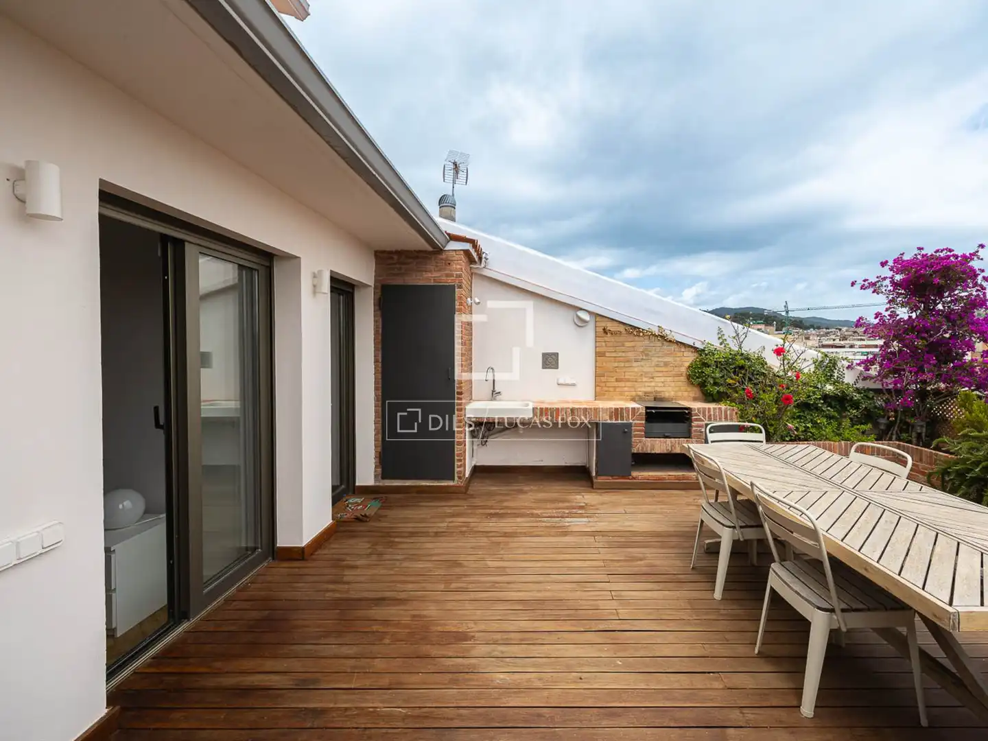 Terrasse von Dachboden zum Verkauf in Barcelona mit Klimaanlage, Terrasse und Balkon