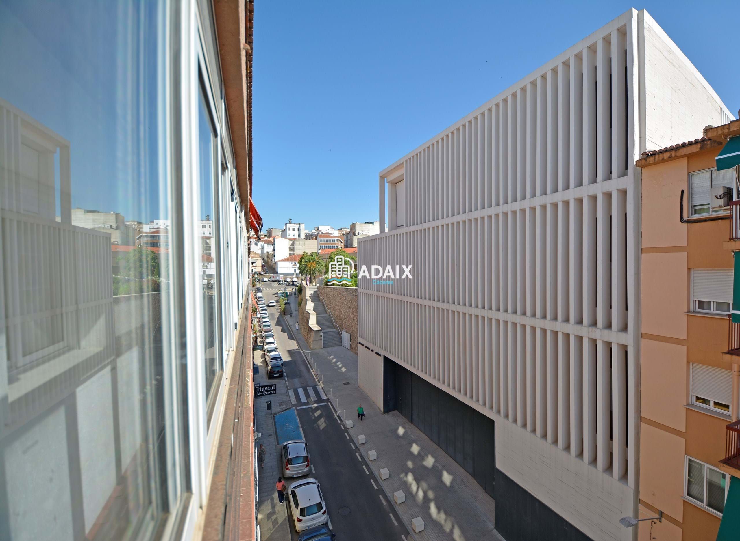 Vista exterior de Pis en venda en Cáceres Capital amb Aire condicionat, Terrassa i Balcó