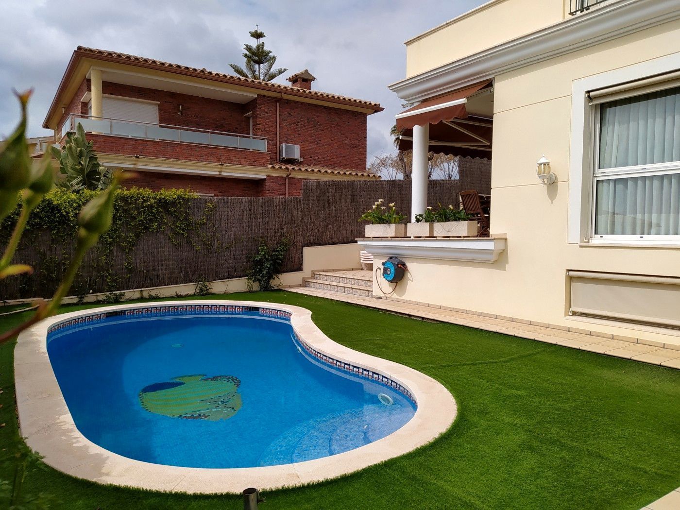 Piscina de Casa o xalet en venda en Premià de Dalt amb Aire condicionat, Terrassa i Traster