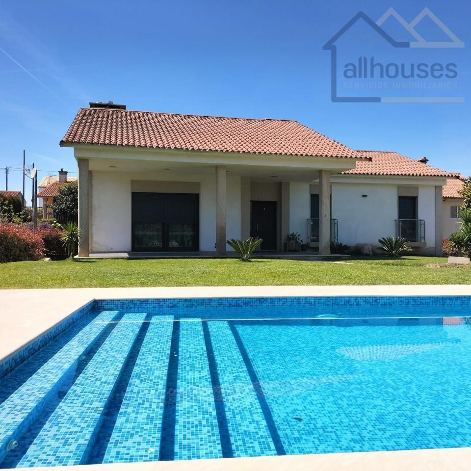 Swimming pool of House or chalet to rent in O Rosal    with Heating, Private garden and Storage room