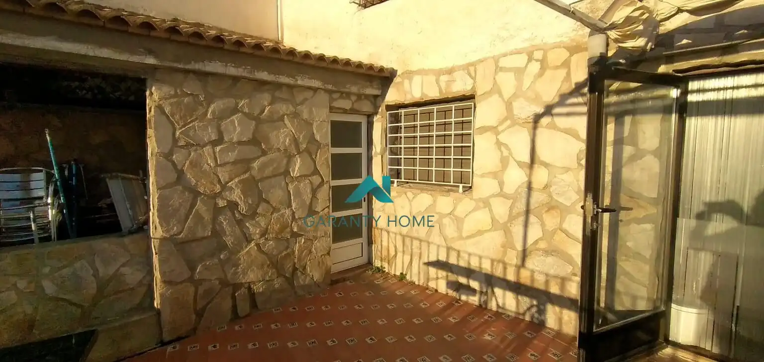 Vista exterior de Casa o xalet en venda en Cárcheles amb Terrassa, Moblat i Balcó