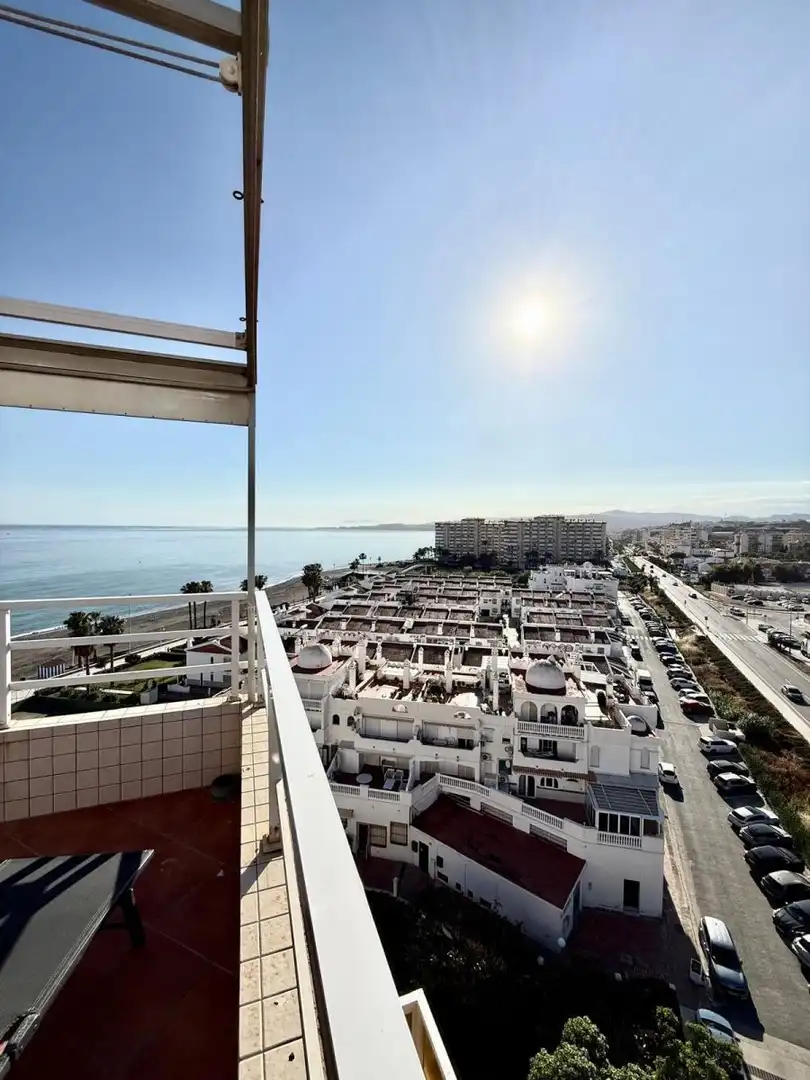 Vista exterior de Ático de alquiler en Vélez-Málaga con Jardín privado, Terraza y Amueblado