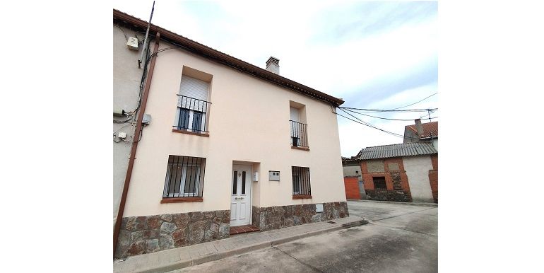 Exterior view of Country house for sale in Navas de Oro  with Heating