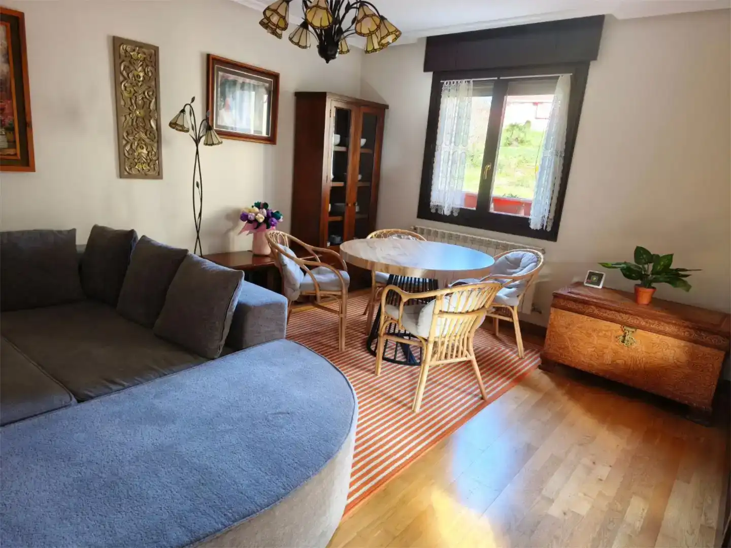 Sala d'estar de Pis en venda en Llanes amb Jardí privat, Traster i Moblat