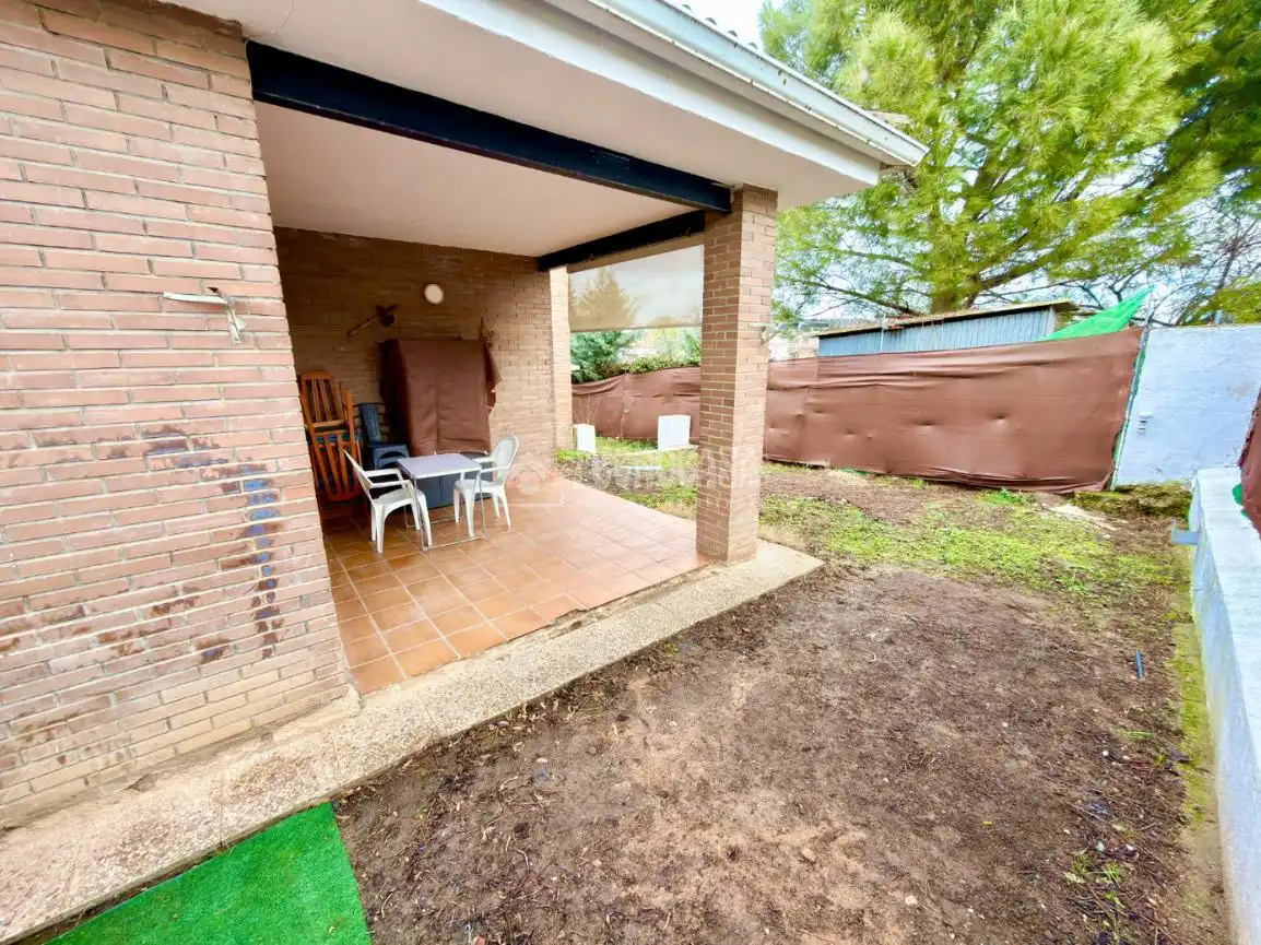 Jardí de Casa adosada en venda en Valdeaveruelo amb Aire condicionat i Calefacció