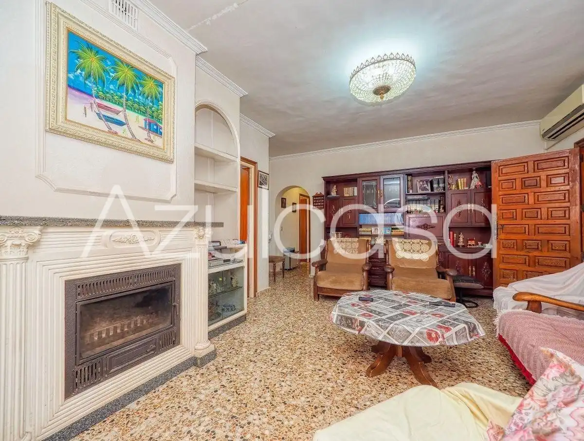 Sala d'estar de Casa o xalet en venda en Busot amb Aire condicionat, Traster i Piscina