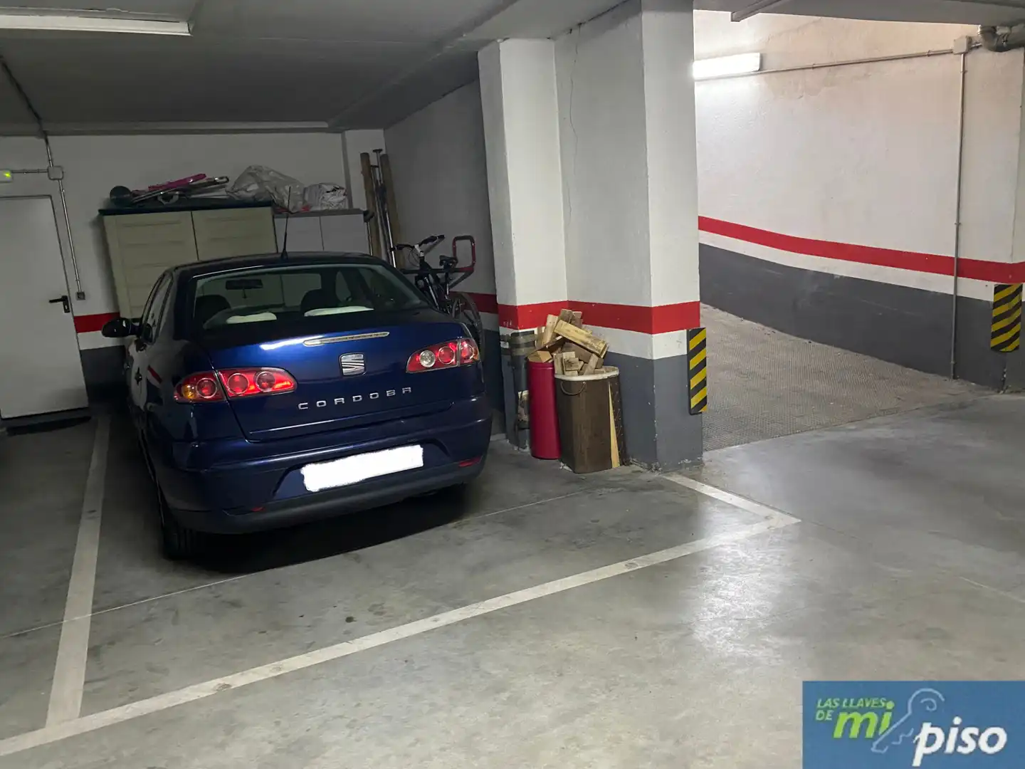 Parking de Casa adosada en venta en Cistérniga con Calefacción, Jardín privado y Parquet