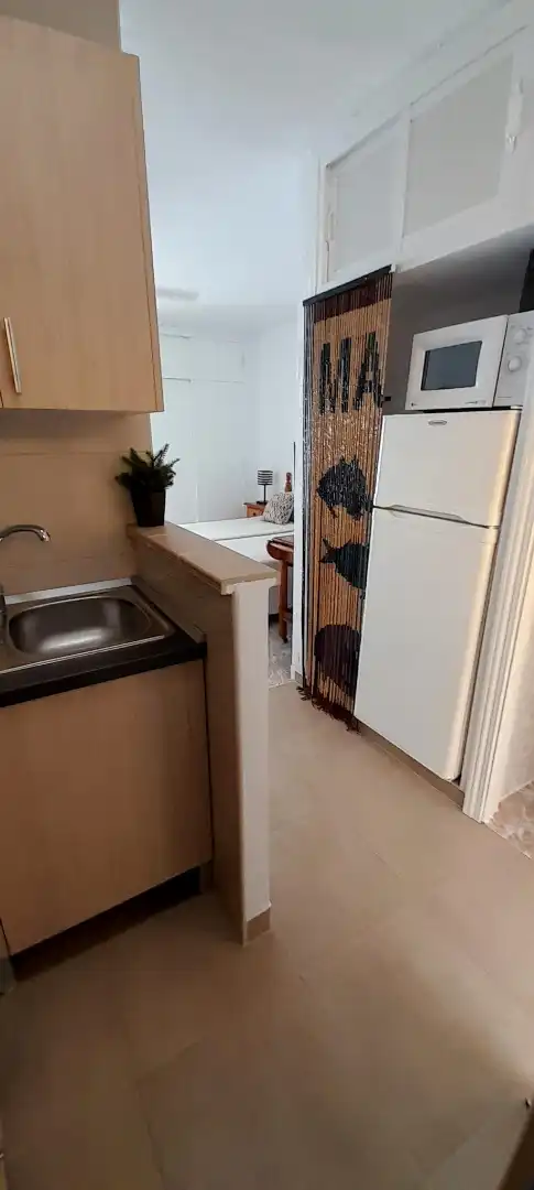 Cocina de Estudio de alquiler en Benalmádena con Aire acondicionado, Terraza y Amueblado