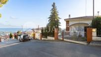 Vista exterior de Casa o xalet en venda en Alella amb Calefacció, Jardí privat i Terrassa