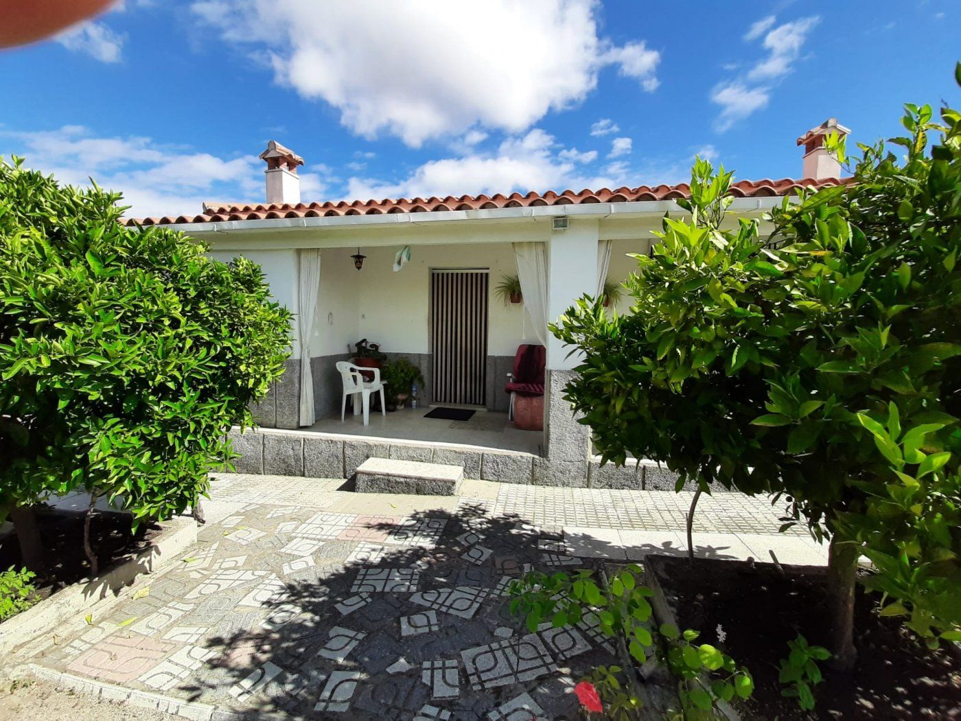 Vista exterior de Casa o xalet en venda en Malpartida de Cáceres amb Jardí privat, Traster i Piscina
