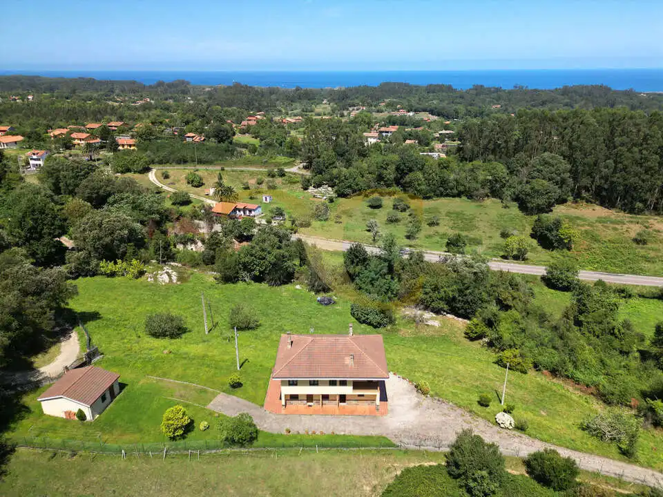 Casa o xalet en venda en Ribadesella amb Calefacció, Jardí privat i Terrassa