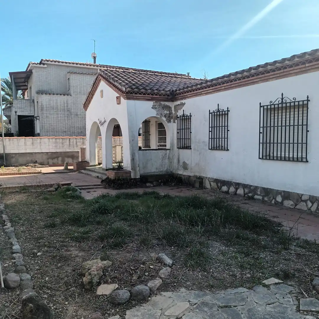 Außenansicht von Haus oder Chalet zum Verkauf in Cambrils mit Privatgarten und Terrasse