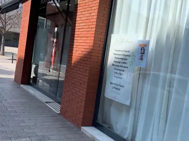 Local en traspaso en Sant Joan Despí con Aire acondicionado, Amueblado y Internet