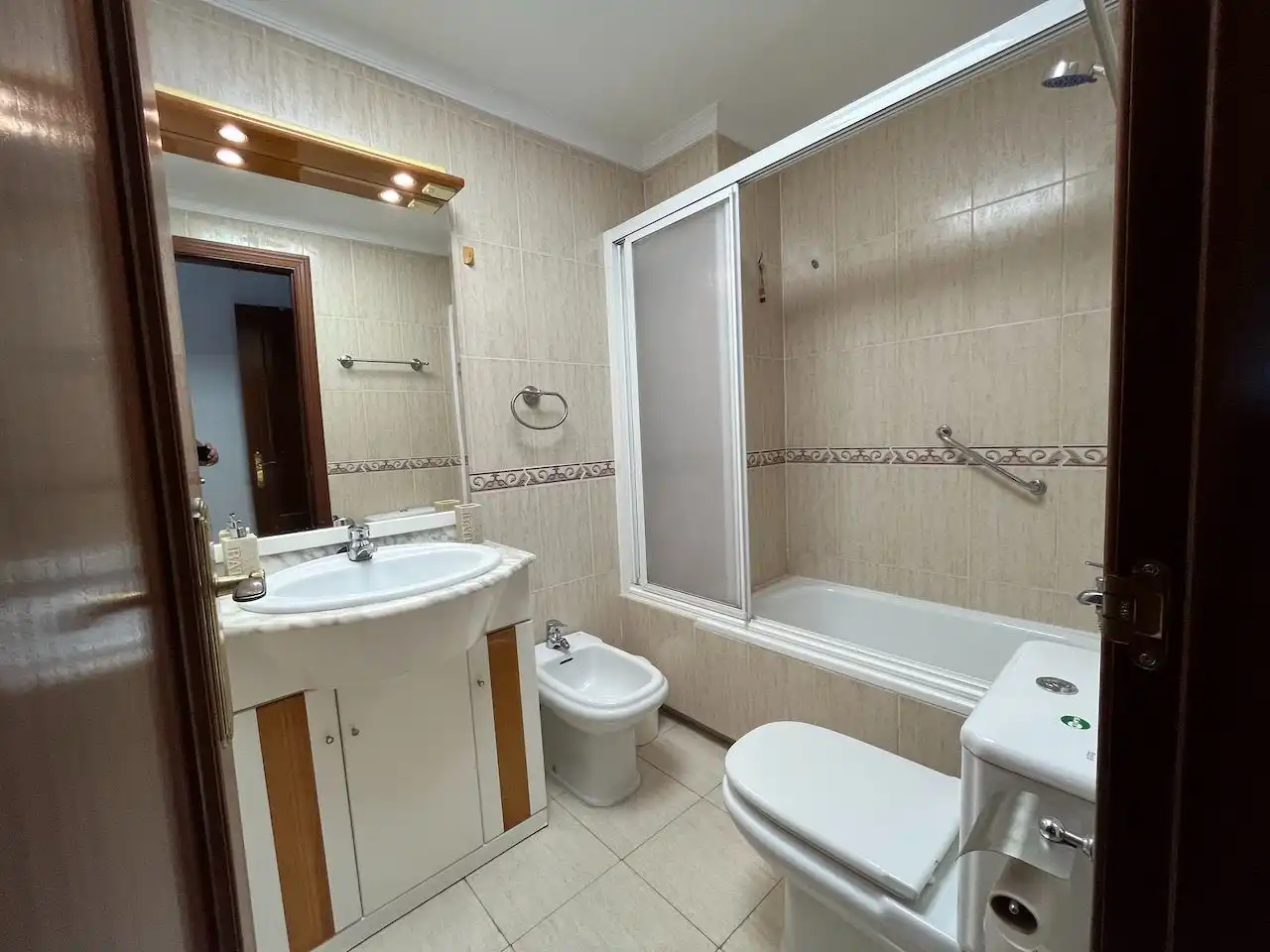 Baño de Ático de alquiler en Vélez-Málaga con Aire acondicionado, Calefacción y Terraza