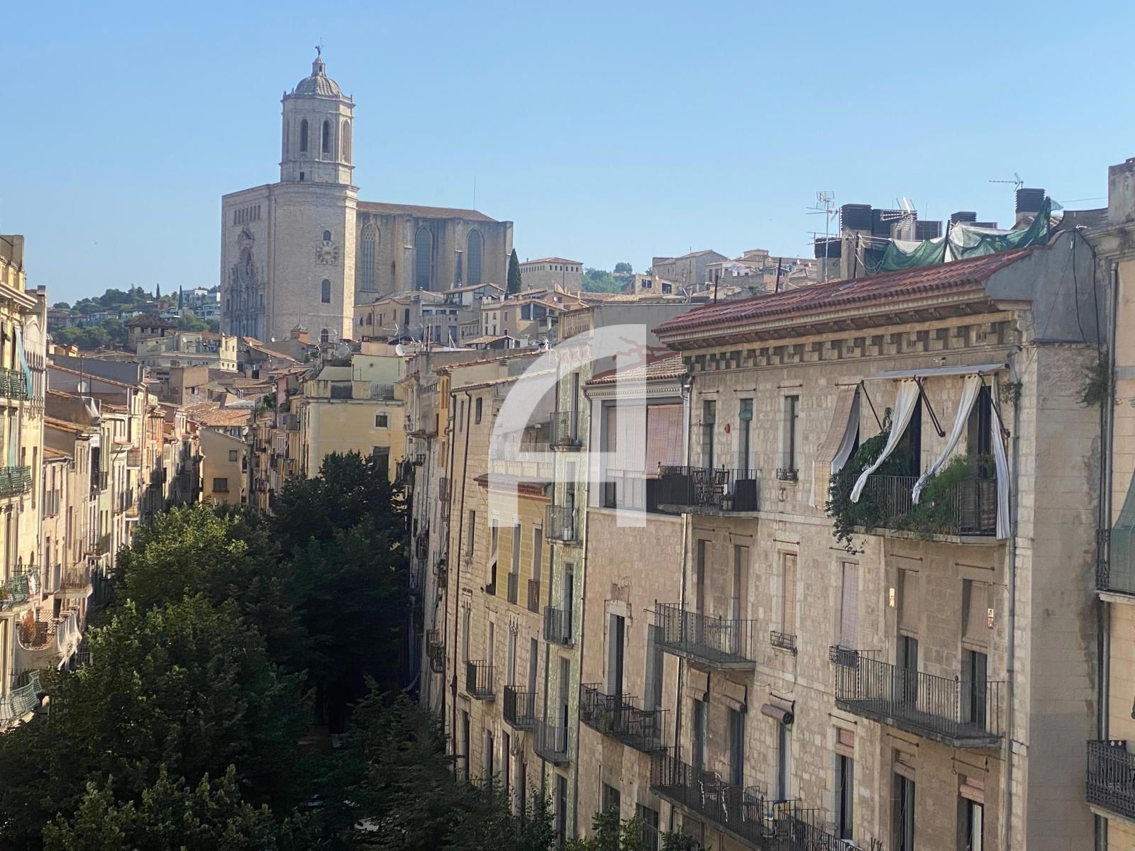 Vista exterior de Àtic en venda en Girona Capital amb Terrassa i Moblat
