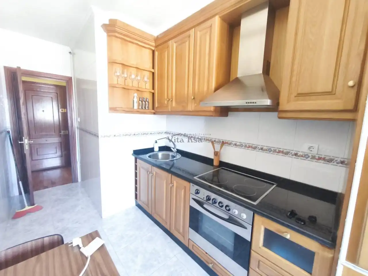 Cocina de Piso de alquiler en Ourense Capital  con Calefacción, Parquet y Amueblado