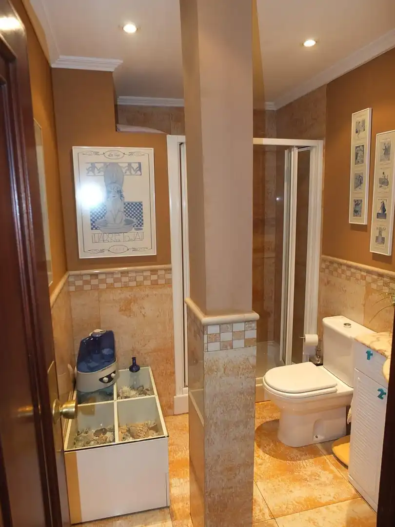 Badezimmer von Wohnung zum Verkauf in Ponferrada mit Heizung, Terrasse und Abstellraum